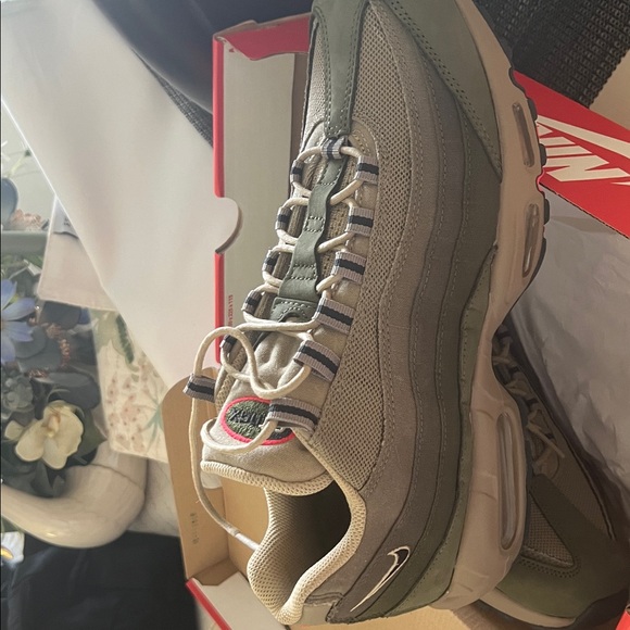 Nike Air Max 95 Olive and Beige Sneakers - Picture 4 of 11